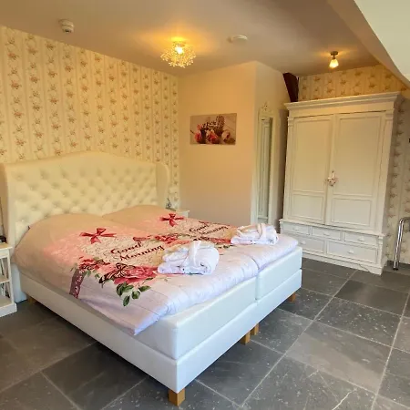 Le Commandeur Bed & Breakfast Den Hoorn (North Holland)