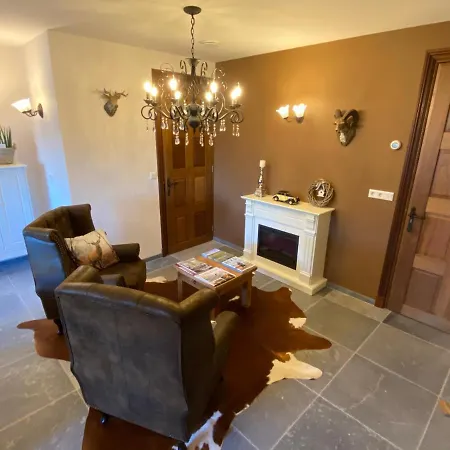 לינה וארוחת בוקר Le Commandeur