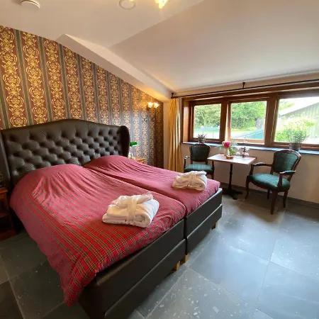 לינה וארוחת בוקר Le Commandeur דן הורן