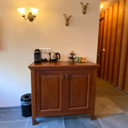 לינה וארוחת בוקר Le Commandeur 4*