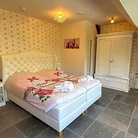 Le Commandeur Bed & Breakfast Den Hoorn (North Holland)