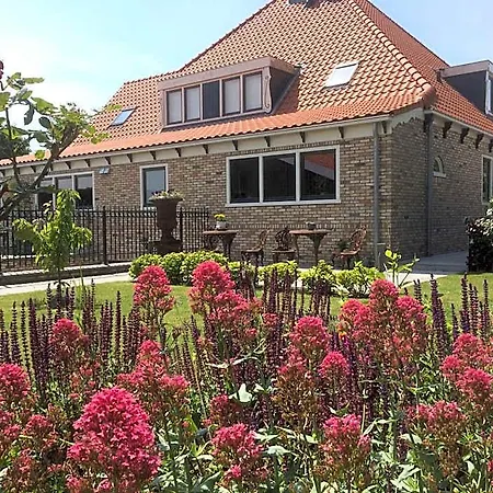 Le Commandeur Den Hoorn (North Holland)
