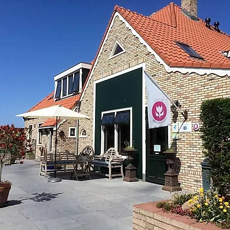 Le Commandeur Den Hoorn (North Holland)