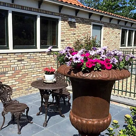 Bed & Breakfast Le Commandeur Den Hoorn (North Holland)