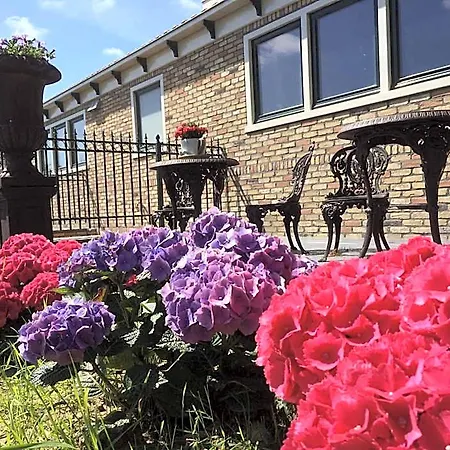 Bed & Breakfast Le Commandeur Den Hoorn (North Holland)